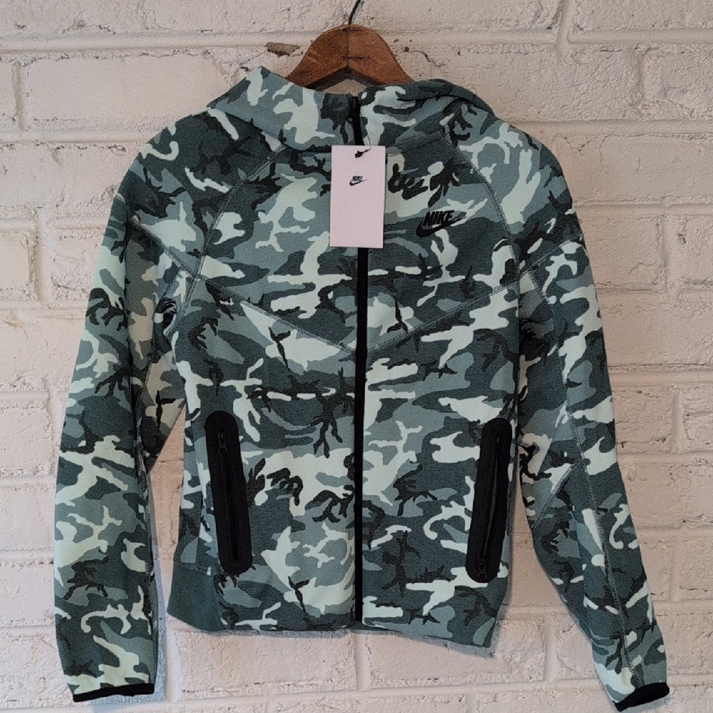 NWT Nike Green Camo Zip-Up Jacket